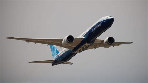 Boeing pauses tests of 777X aircraft after finding damage to one .